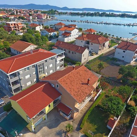 Apartments Lena ซูโกชัน ภายนอก รูปภาพ
