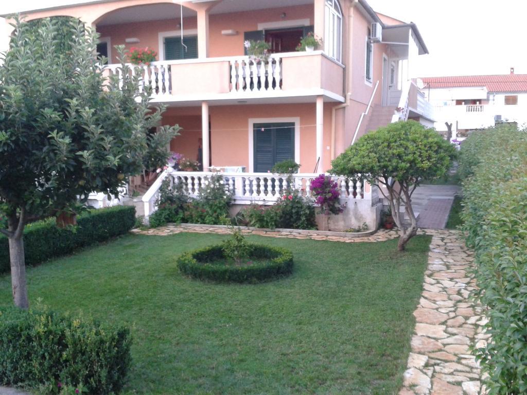 Apartments Lena ซูโกชัน ภายนอก รูปภาพ