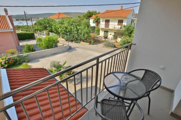 Apartments Lena ซูโกชัน ภายนอก รูปภาพ