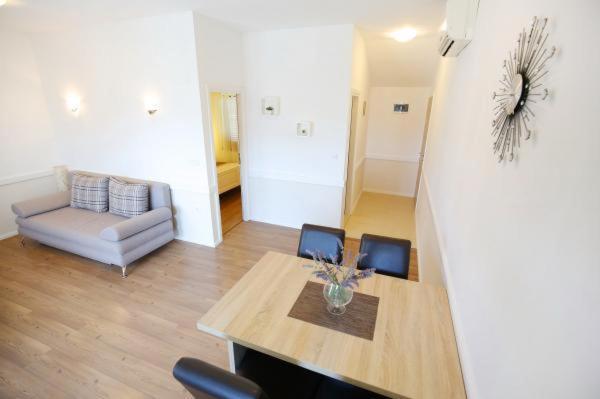 Apartments Lena ซูโกชัน ภายนอก รูปภาพ