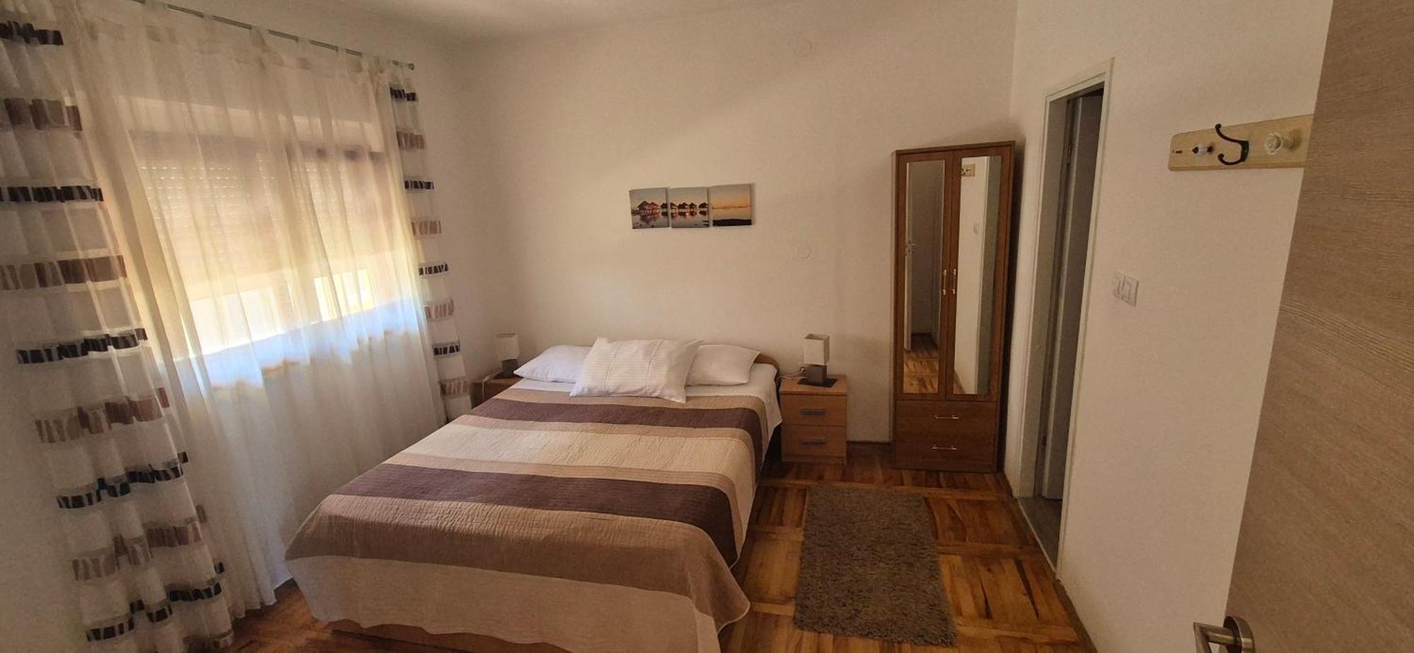 Apartments Lena ซูโกชัน ภายนอก รูปภาพ