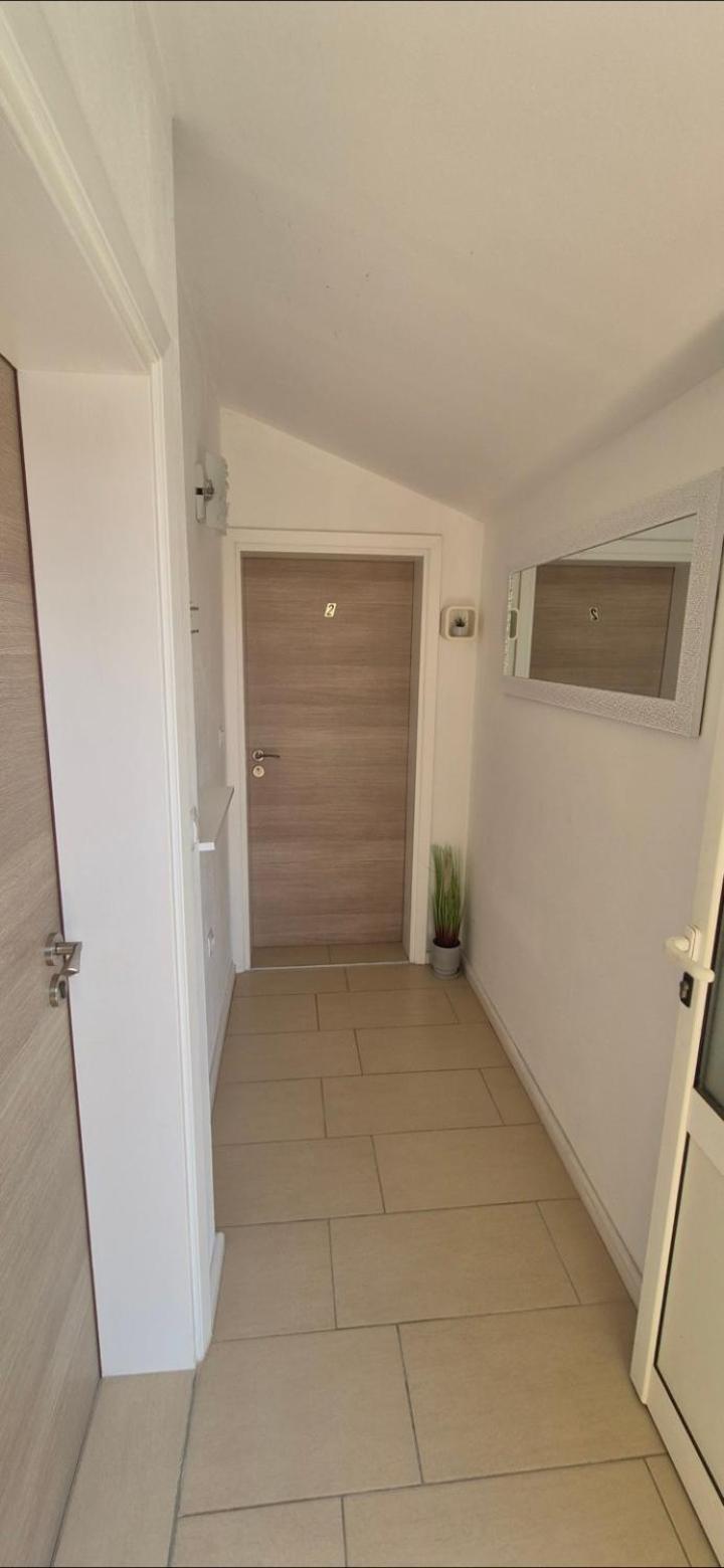 Apartments Lena ซูโกชัน ภายนอก รูปภาพ