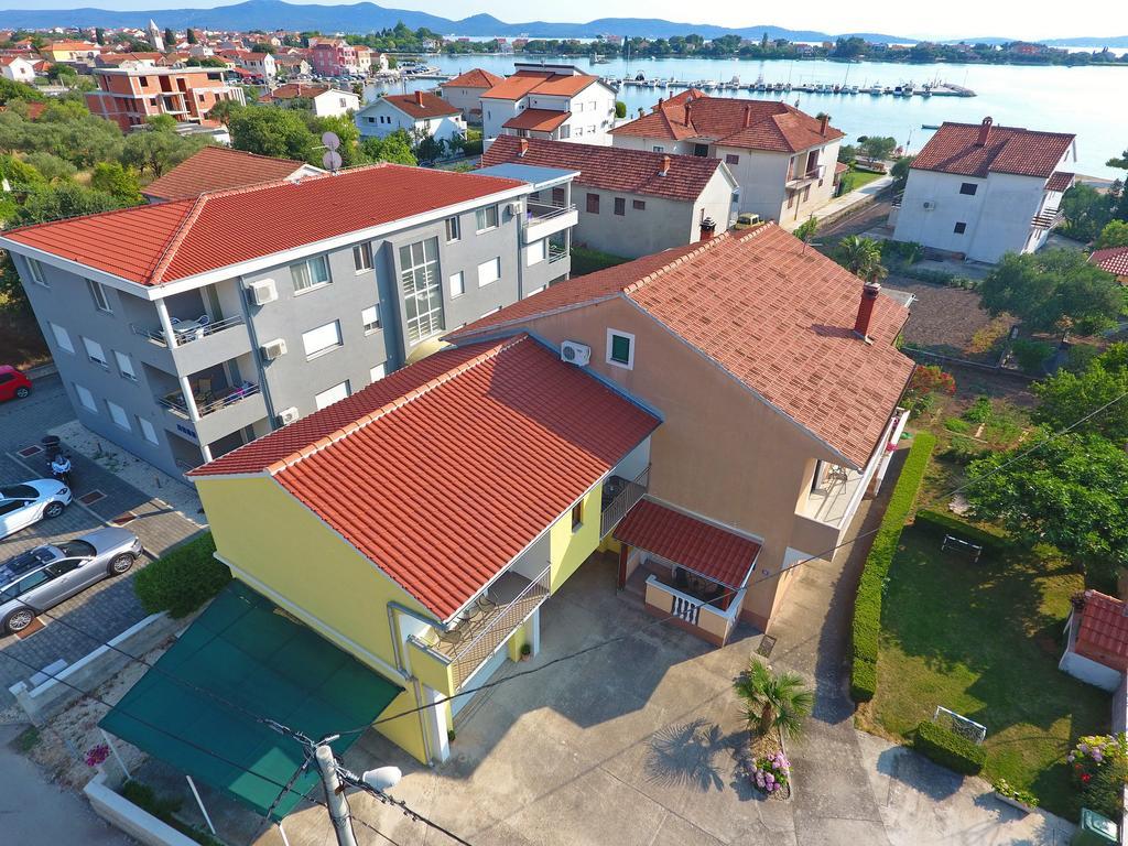 Apartments Lena ซูโกชัน ภายนอก รูปภาพ