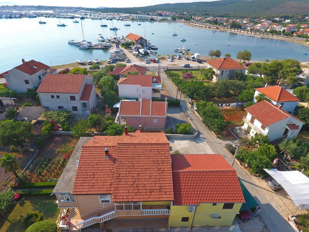 Apartments Lena ซูโกชัน ภายนอก รูปภาพ