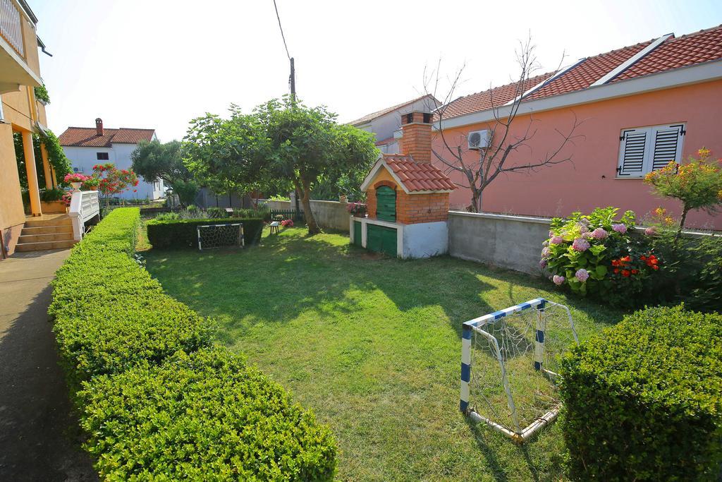 Apartments Lena ซูโกชัน ภายนอก รูปภาพ